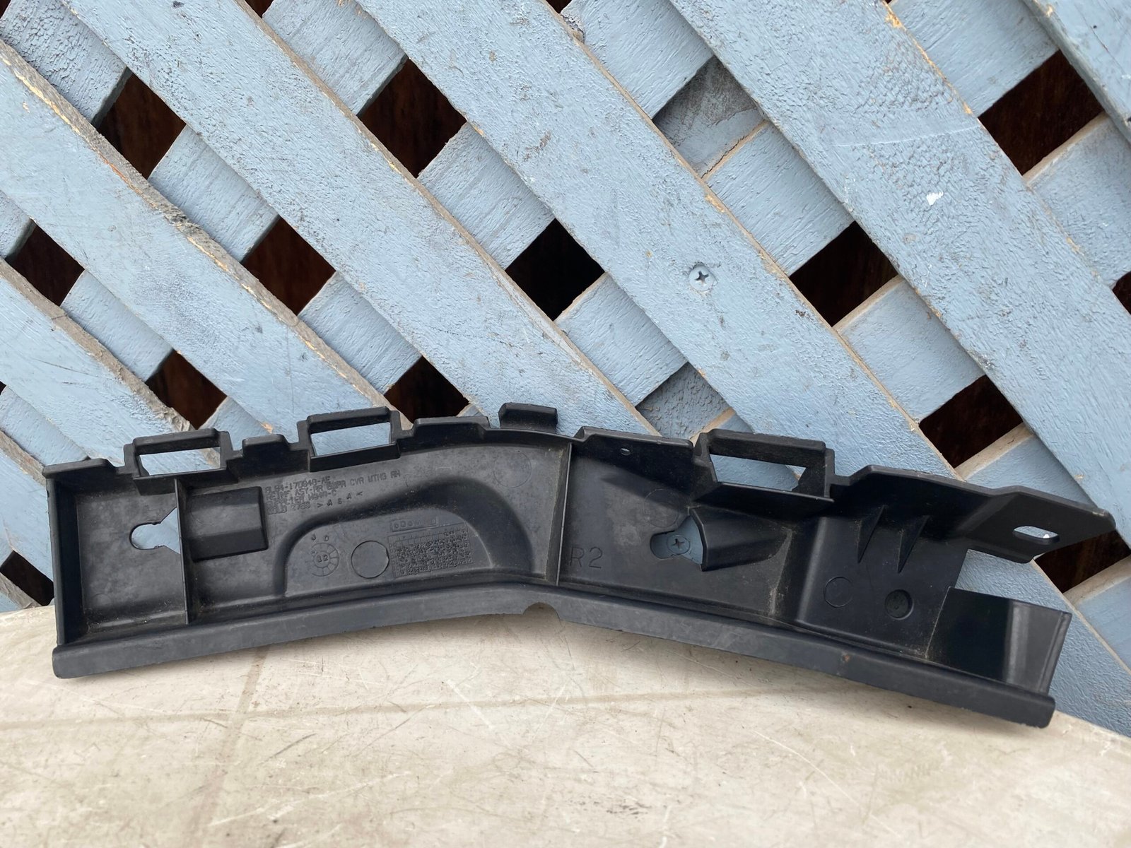 Mensula trasera derecha Ford Escape 2006 - 2011 - Imagen 2