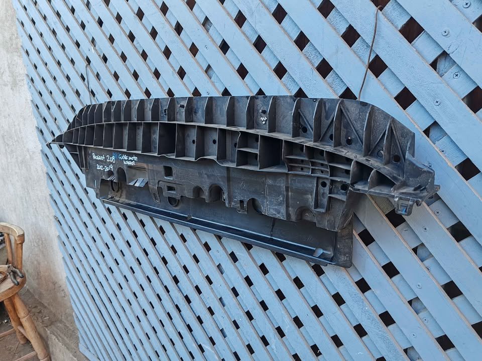 Cubre motor inferior delantero Peugeot 208 2012 - 2019 - Imagen 3