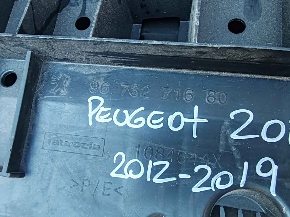 Cubre motor inferior delantero Peugeot 208 2012 - 2019 - Imagen 4