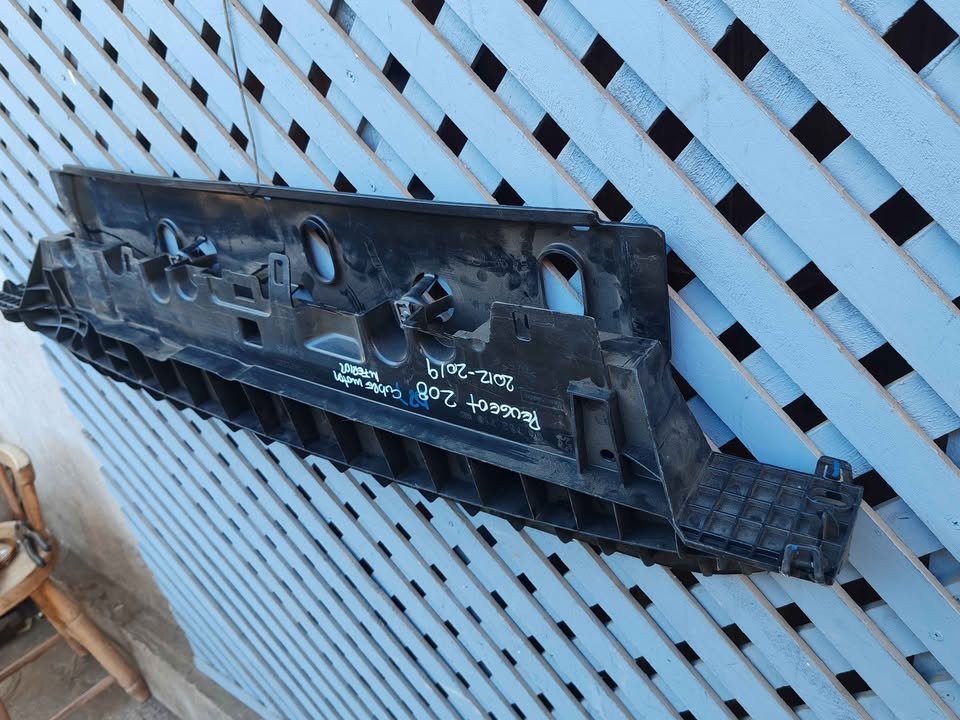 Cubre motor inferior delantero Peugeot 208 2012 - 2019 - Imagen 7