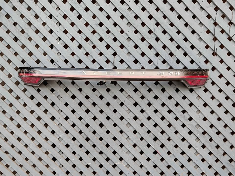 Embellecedor trasero de maleta Hyundai Accent 2024 - 2026