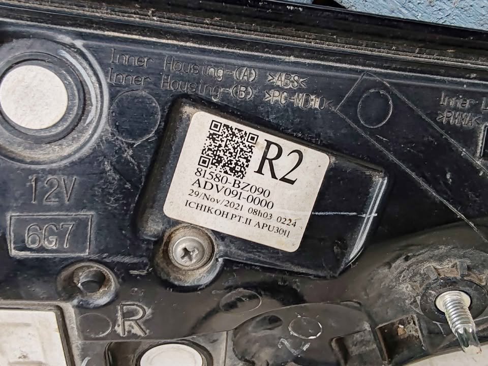 Foco derecho de portalón Toyota Raize 2022 - 2026 - Imagen 5