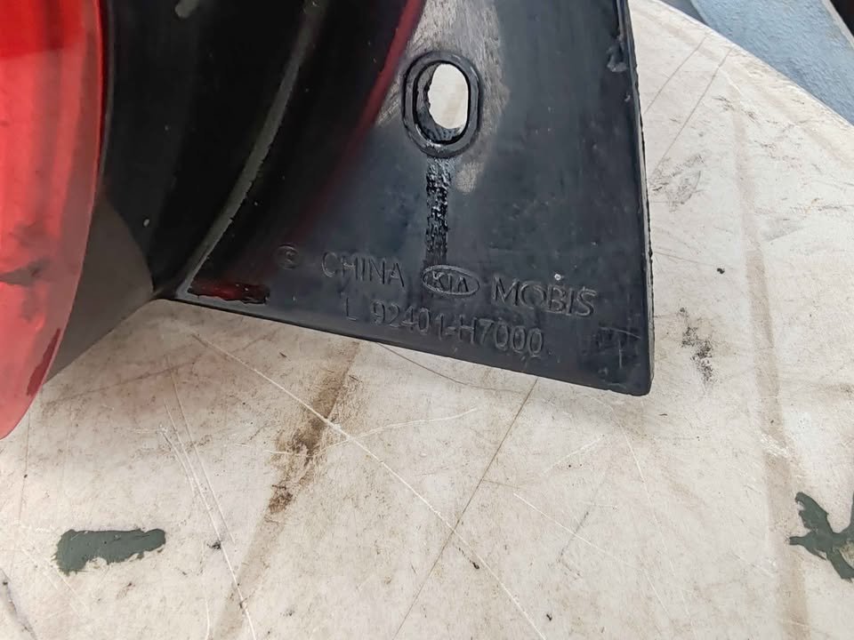 Foco trasero izquierdo Kia Soluto 2020 - 2023 - Imagen 6