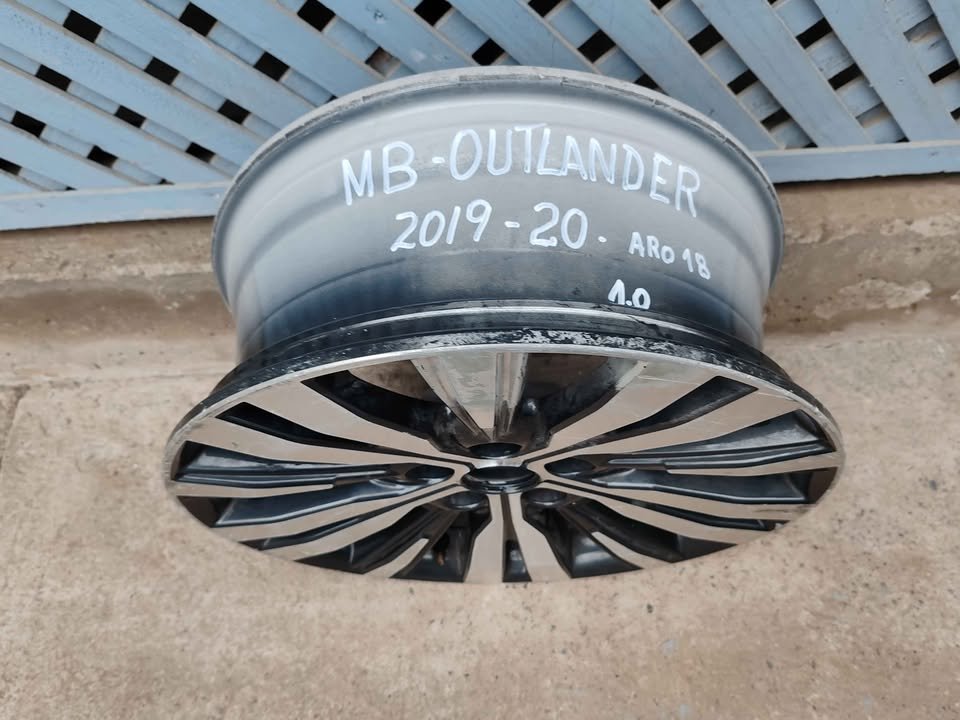 Llanta Mitsubishi Outlander 2019 - 2020 - Imagen 5