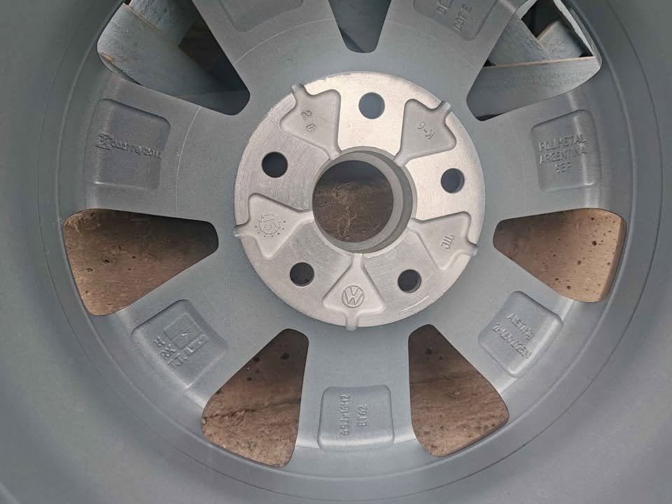 Llanta Volkswagen Amarok 2011 - 2014 - Imagen 5