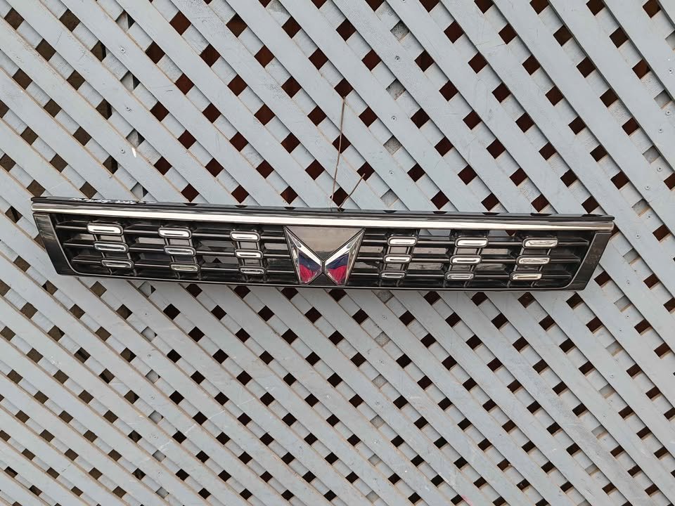 Máscara Mahindra XUV 300 2023 - 2026