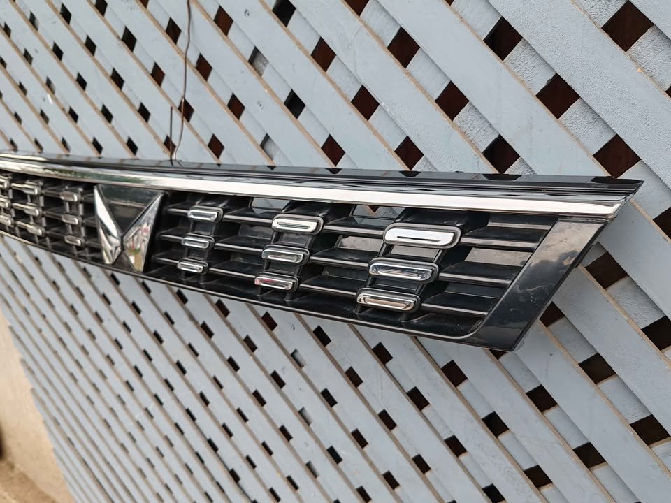 Máscara Mahindra XUV 300 2023 - 2026 - Imagen 3