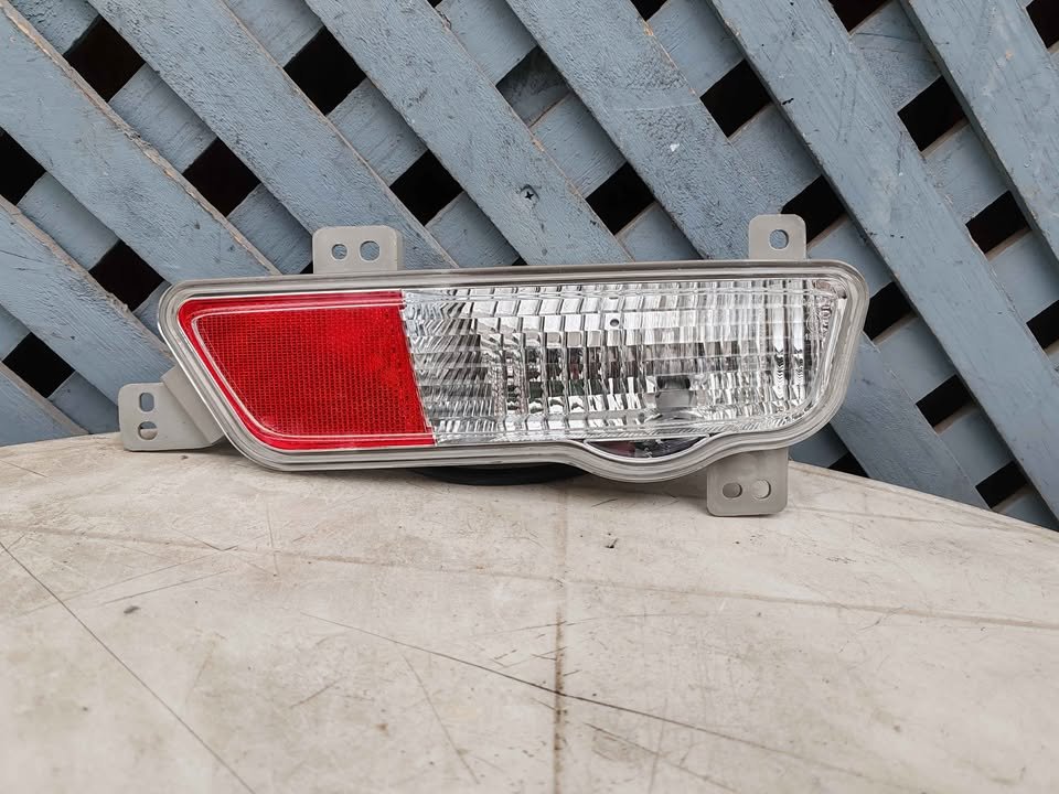 Mica de parachoque trasero derecho Chevrolet Cruze HB 2010 - 2015