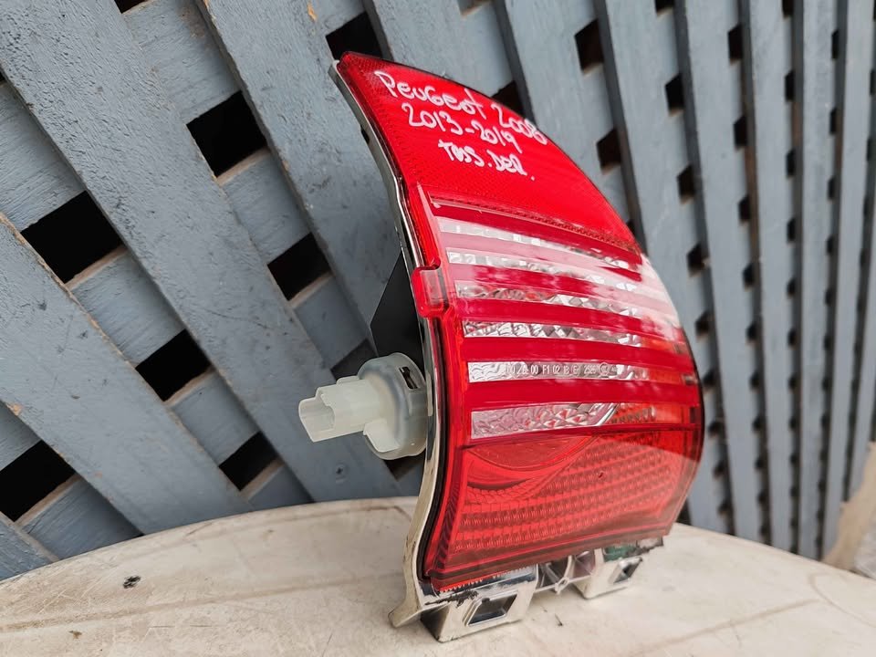 Mica de parachoque trasero derecho Peugeot 2008 2013 - 2019 - Imagen 3