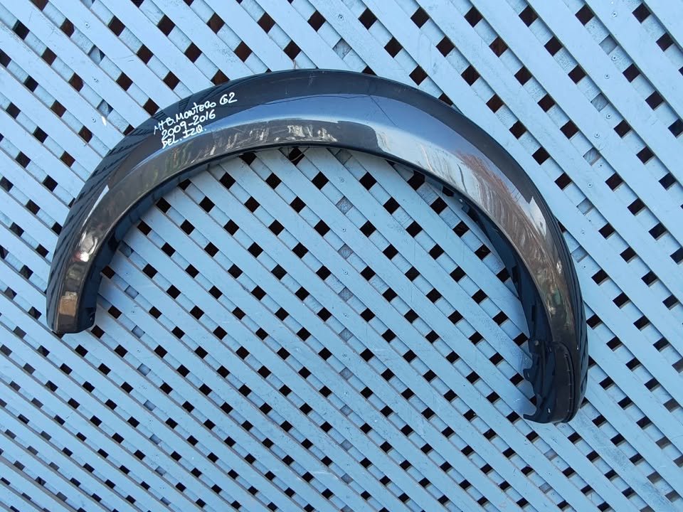 Moldura delantera izquierda Mitsubishi Montero G2 2009 - 2016