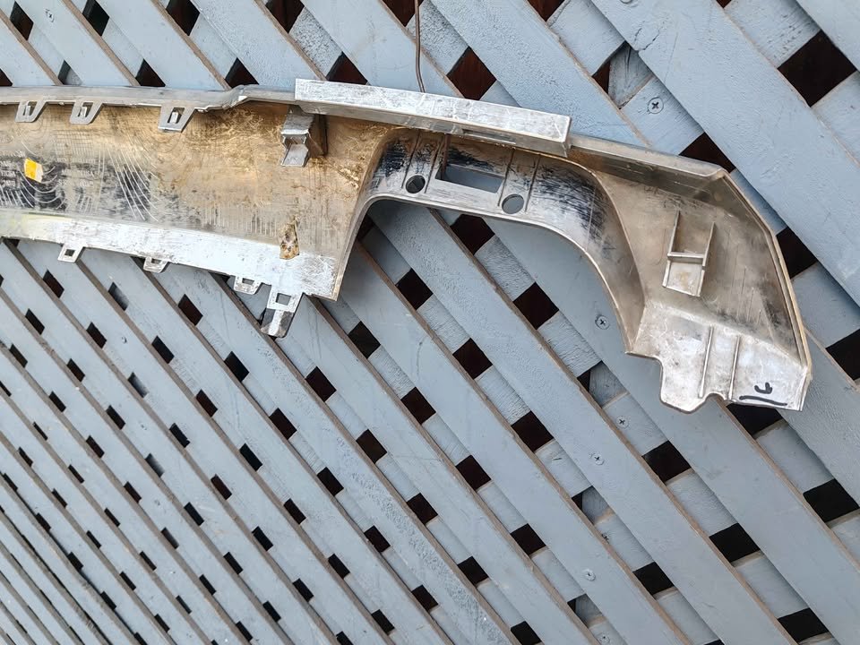 Moldura inferior de parachoque Ford F150 2021 - 2023 - Imagen 7