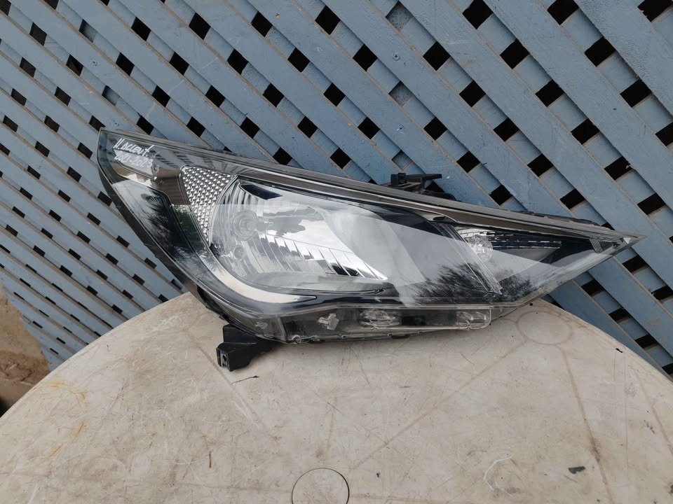 Óptico derecho Hyundai Accent 2021 - 2023