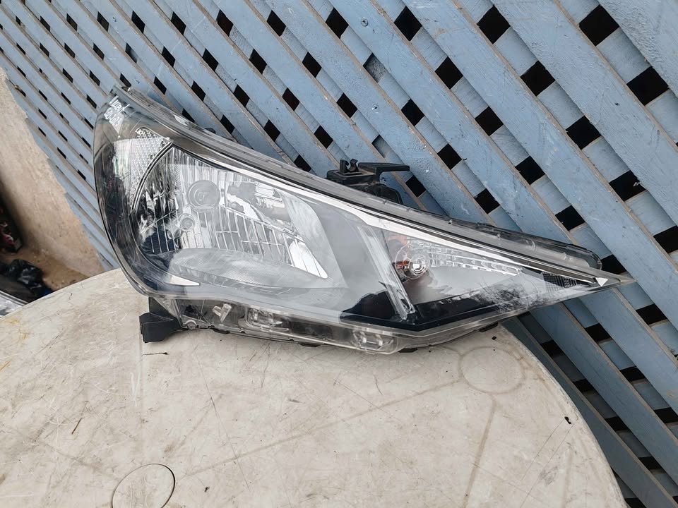 Óptico derecho Hyundai Accent 2021 - 2023 - Imagen 3
