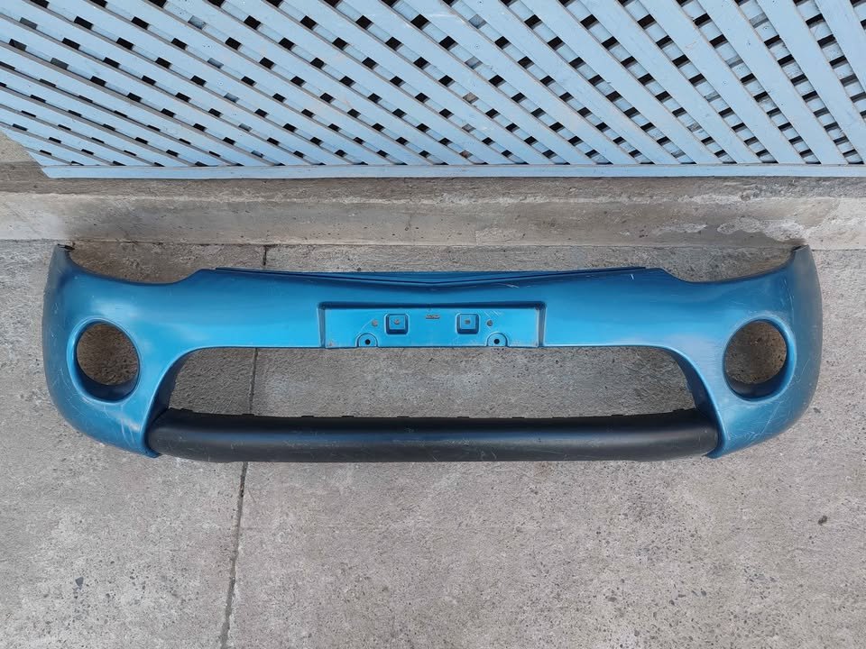 Parachoque delantero Mitsubishi L200 2007 - 2009