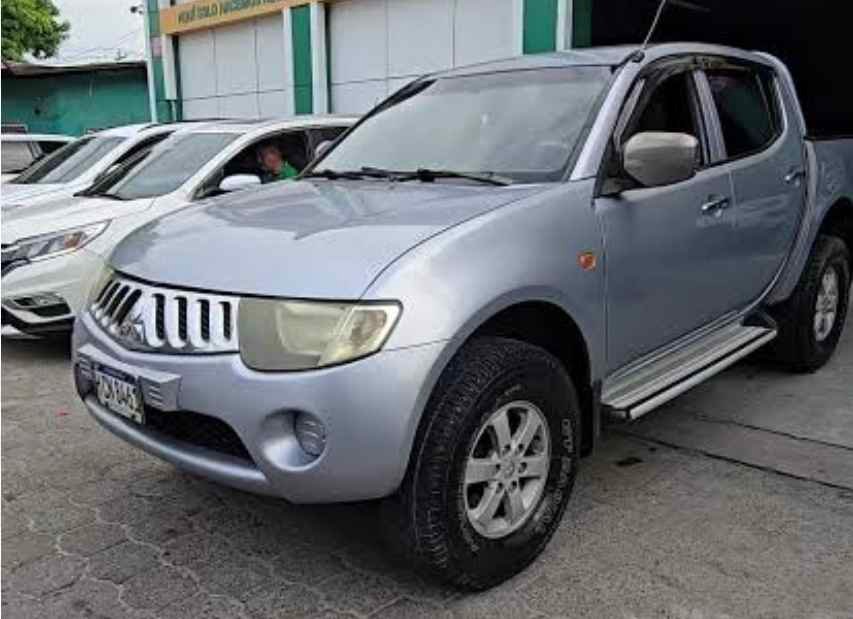 Parachoque delantero Mitsubishi L200 2007 - 2009 - Imagen 8