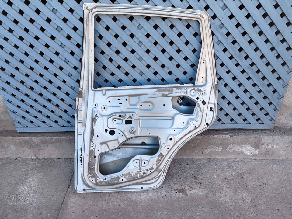 Puerta trasera derecha Chevrolet Aveo HB 2005 - 2012 - Imagen 8