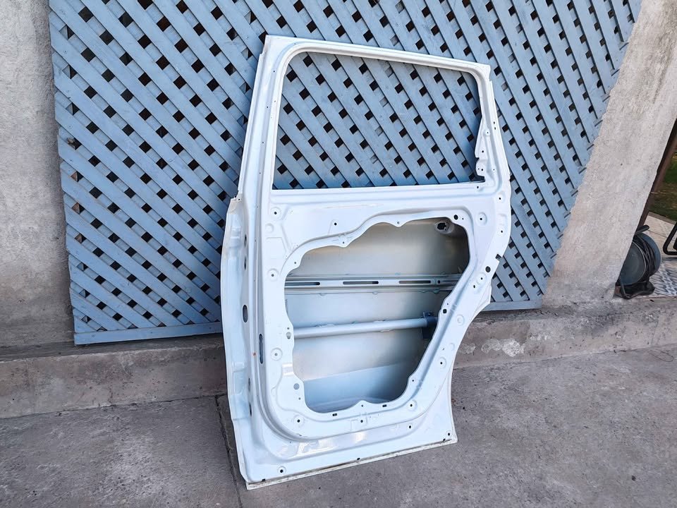Puerta trasera derecha Hyundai Santa Fe 2019 - 2023 - Imagen 6