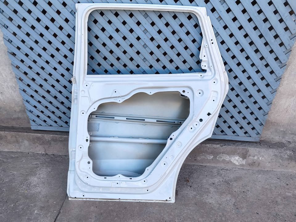 Puerta trasera derecha Hyundai Santa Fe 2019 - 2023 - Imagen 8