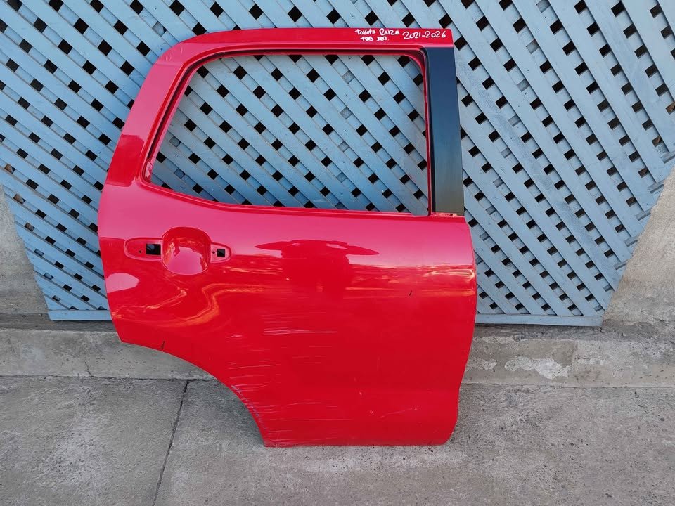 Puerta trasera derecha Toyota Raize 2021 - 2026 - Imagen 2