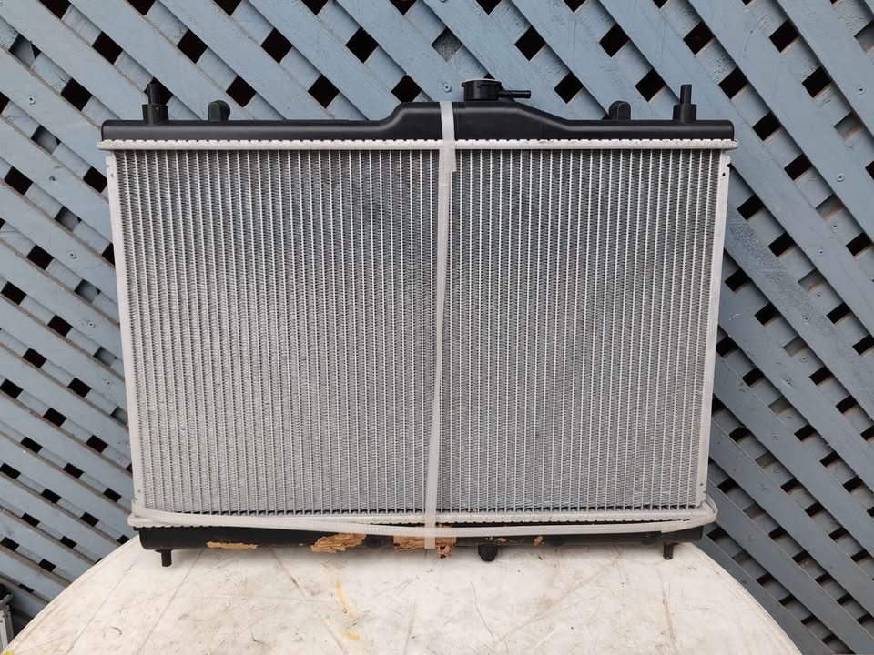 Radiador de agua Nissan Tiida 2005 - 2018 - Imagen 2