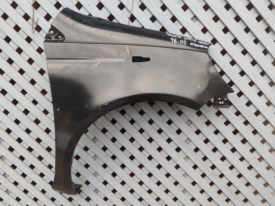 Tapabarro derecho Toyota Yaris Sport 2000 - 2005