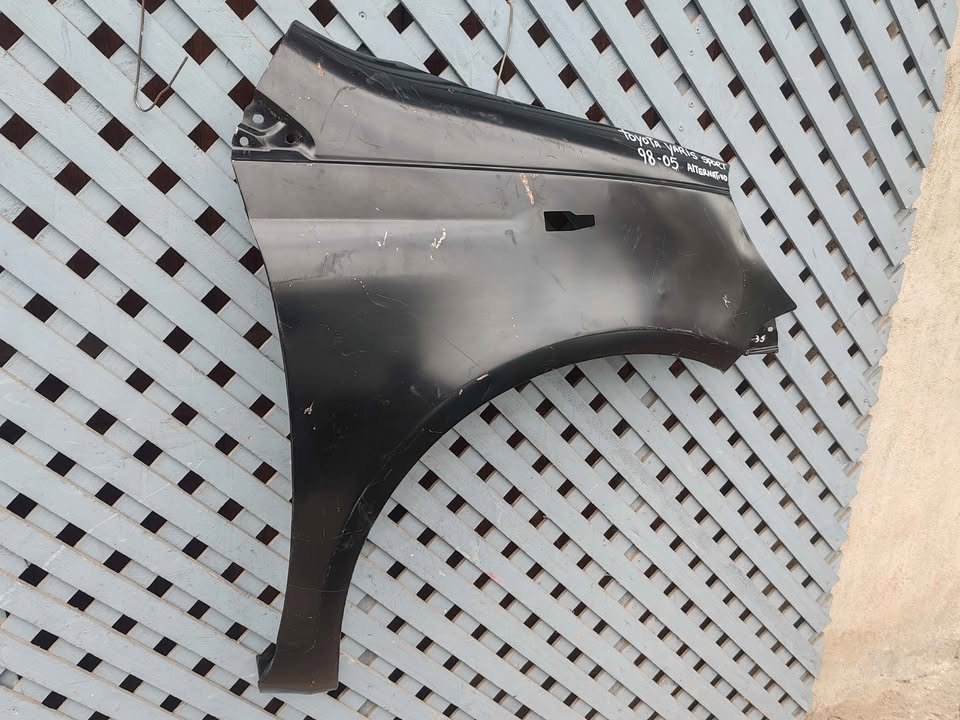 Tapabarro derecho Toyota Yaris Sport 2000 - 2005 - Imagen 2