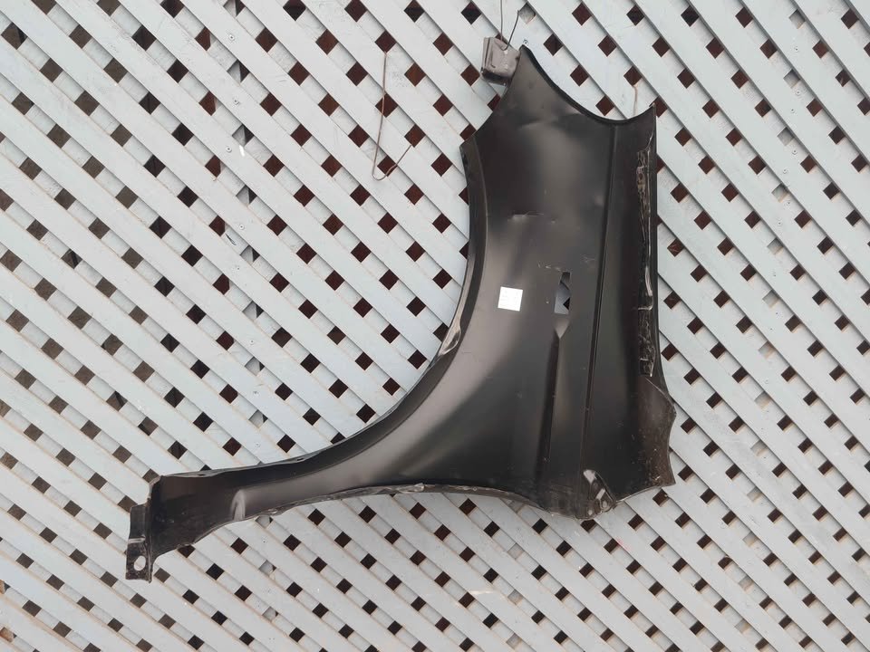 Tapabarro derecho Toyota Yaris Sport 2000 - 2005 - Imagen 5