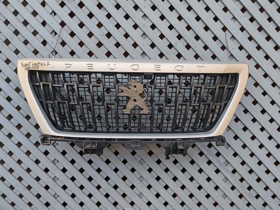 Máscara Peugeot Landtrek 2020 - 2025 (II)