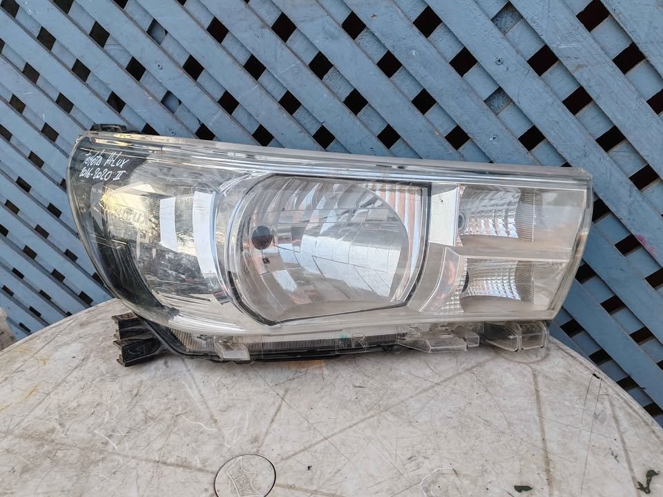 Óptico derecho Toyota Hilux 2016 - 2020 (ll)