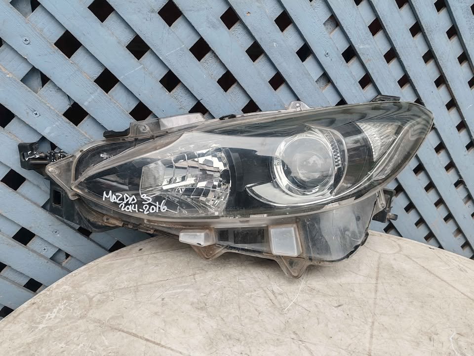 Óptico izquierdo Mazda 3 2014 - 2016