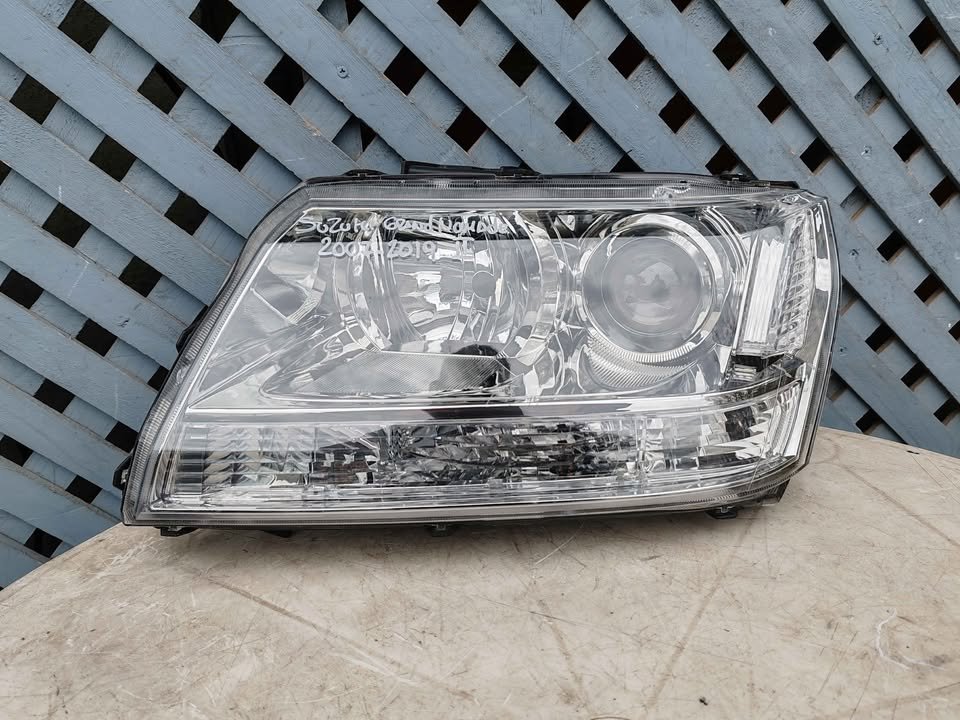 Óptico izquierdo Suzuki Grand Nomade 2007 - 2019 (II)