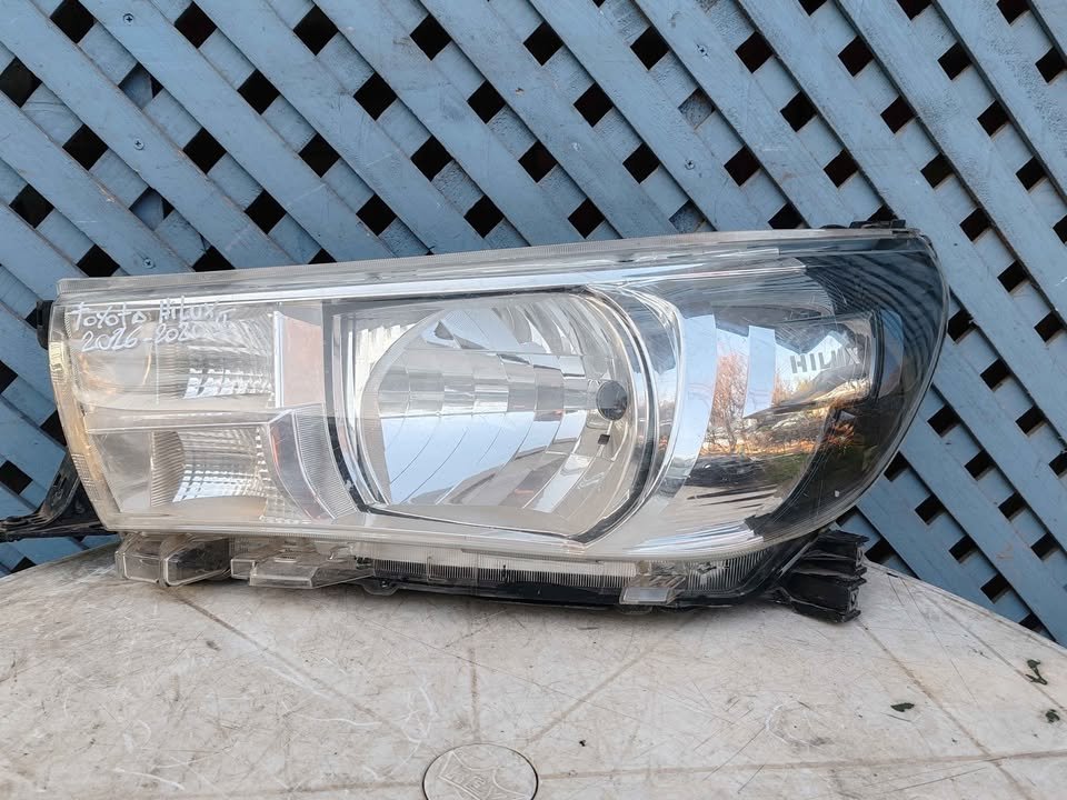 Óptico izquierdo Toyota Hilux 2016 - 2020 (ll)