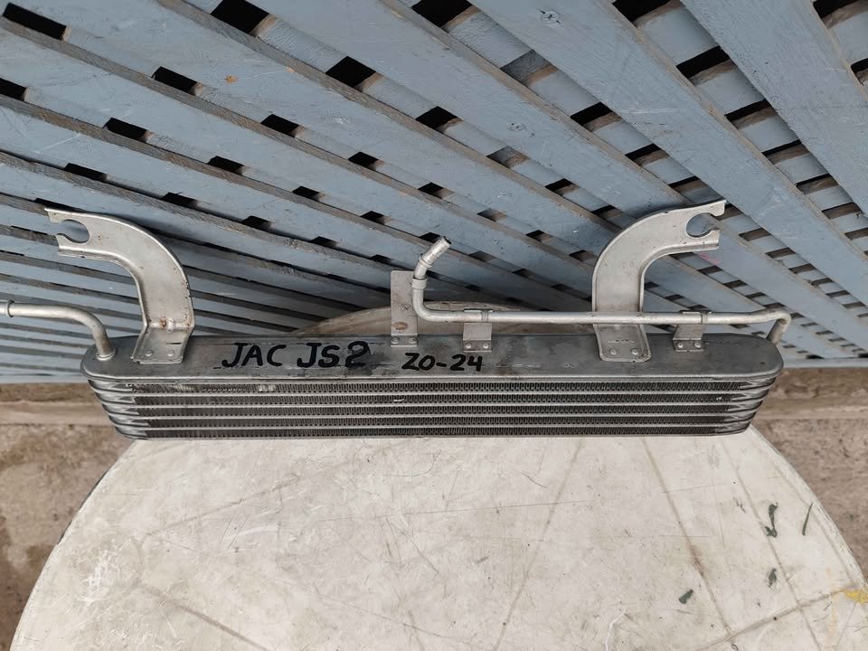 Radiador de aceite JAC JS2 2020 - 2024 - Imagen 4