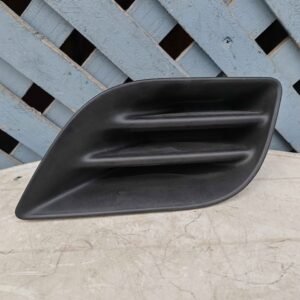 Tapa de neblinero derecho Nissan Versa 2012 - 2014