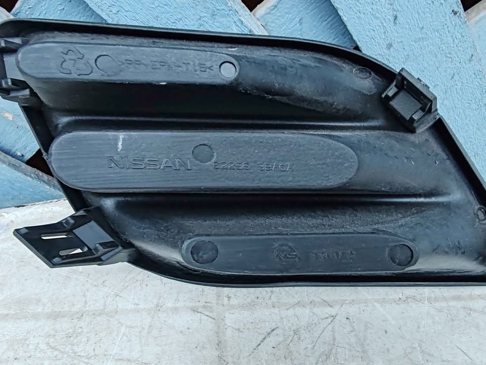 Tapa de neblinero derecho Nissan Versa 2012 - 2014 - Imagen 2