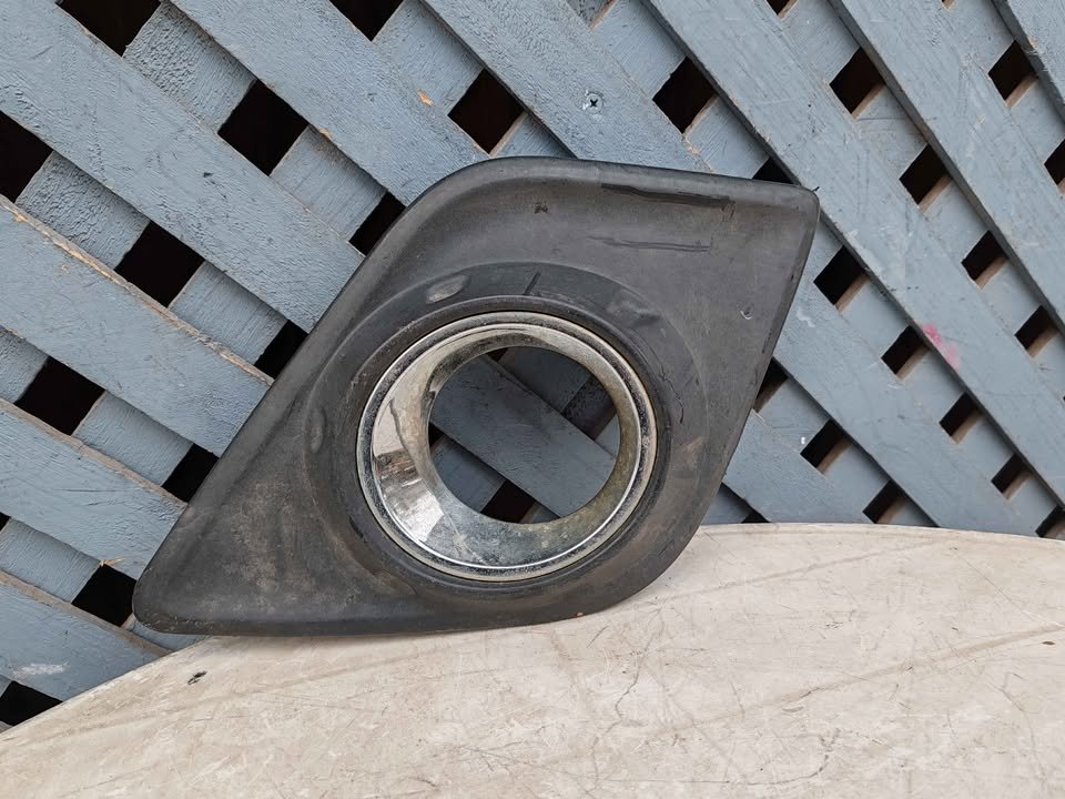 Tapa de neblinero derecho Toyota Hilux 2016 - 2020