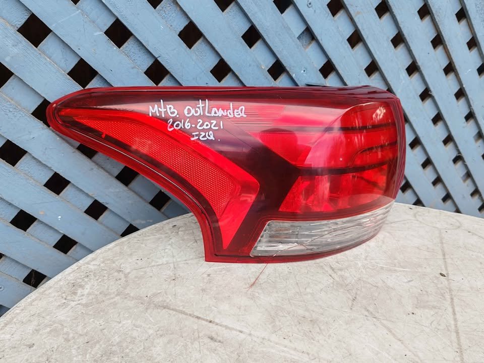 Foco trasero izquierdo Mitsubishi Outlander 2016 - 2021 - Imagen 2