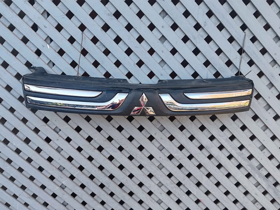 Mascara Mitsubishi Outlander 2014 - 2015 (ll)