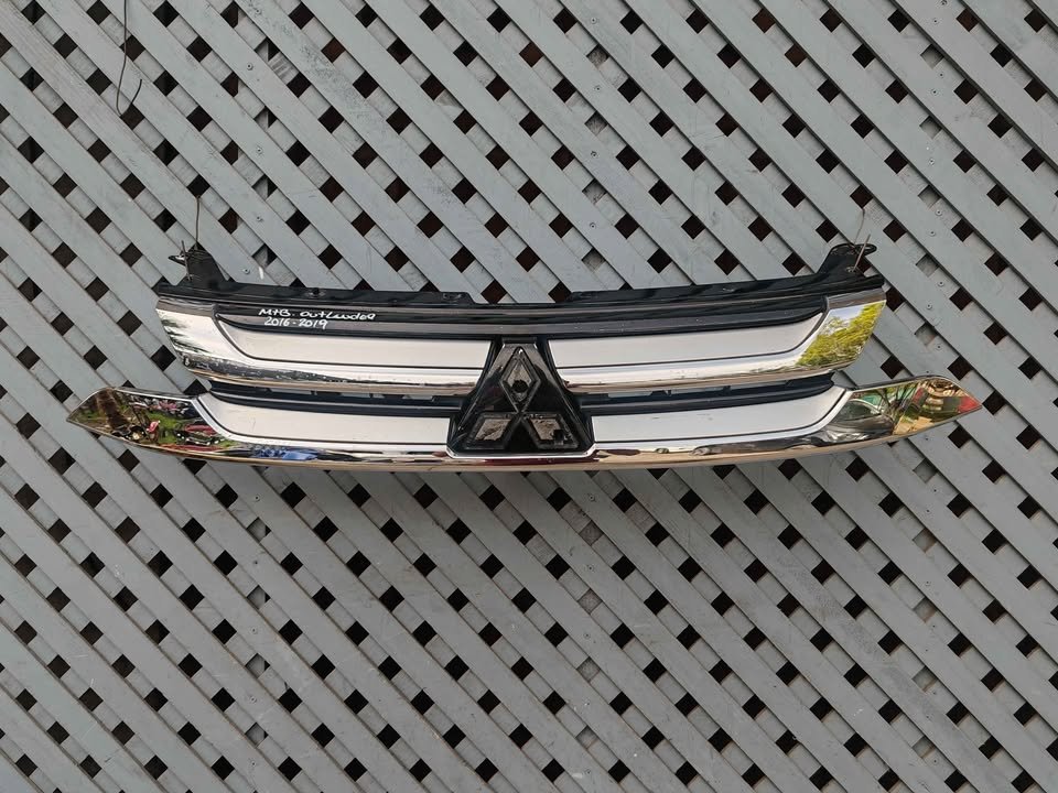 Máscara Mitsubishi Outlander 2016 - 2019