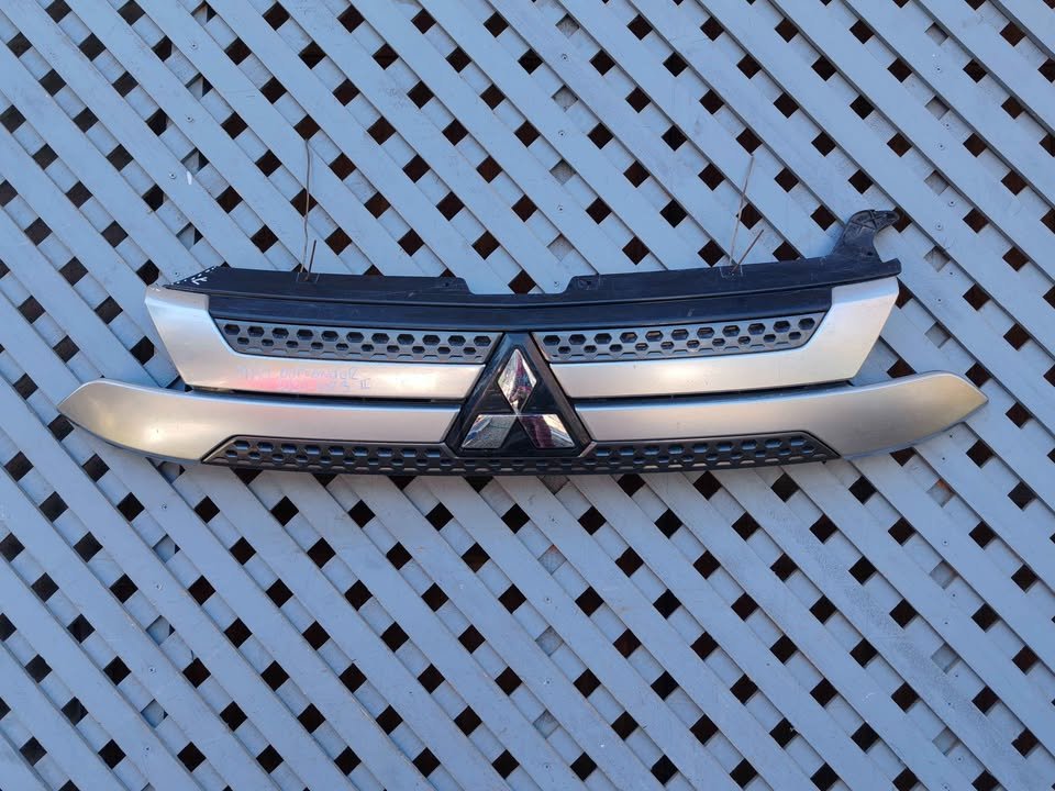 Máscara Mitsubishi Outlander 2020 - 2023 (II)