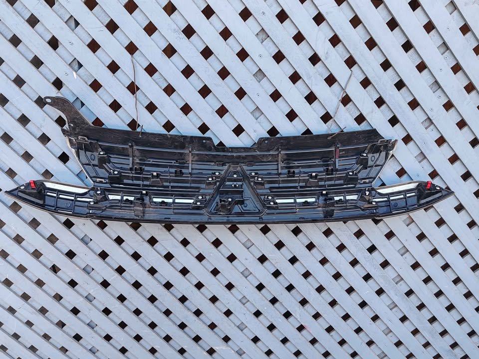 Máscara Mitsubishi Outlander 2020 - 2023 (II) - Imagen 8