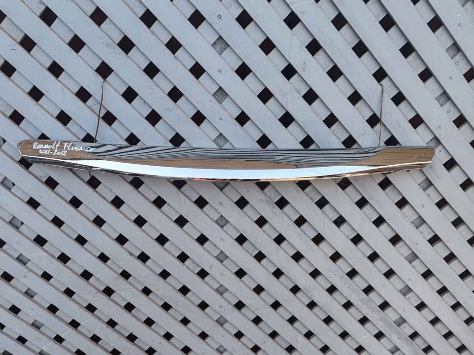 Moldura cromada de máscara Renault Fluence 2011 - 2012