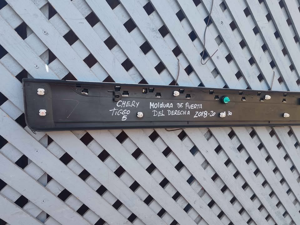 Moldura de puerta delantera derecha Chery Tiggo 5 2018 - 2020 - Imagen 5