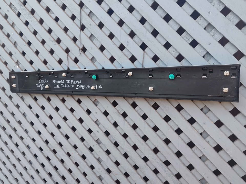 Moldura de puerta delantera derecha Chery Tiggo 5 2018 - 2020 - Imagen 6
