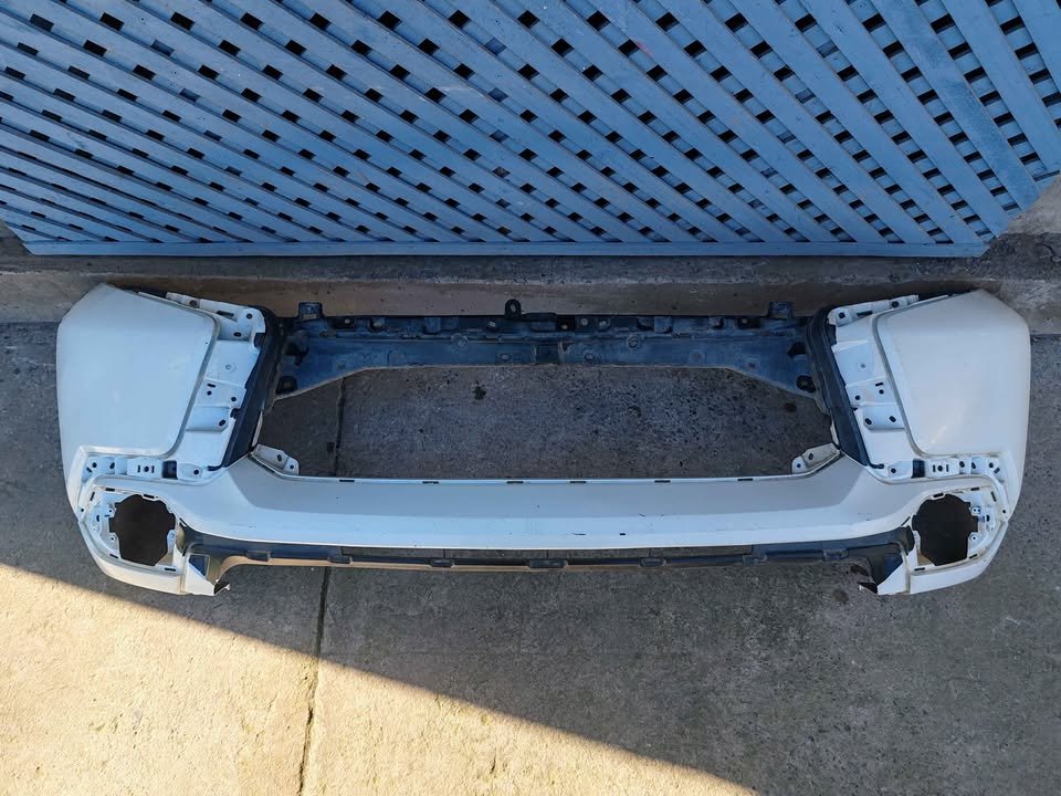 Parachoque Mitsubishi Montero 2017 - 2020