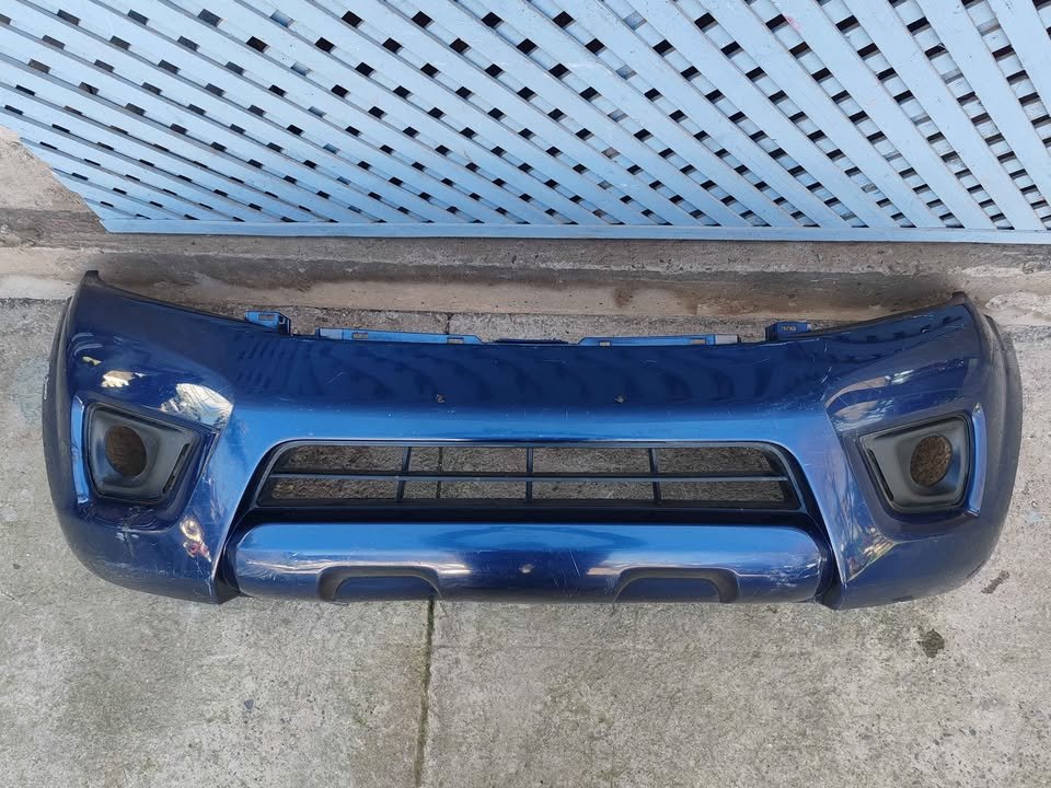 Parachoque delantero Nissan Np300 2016 - 2020