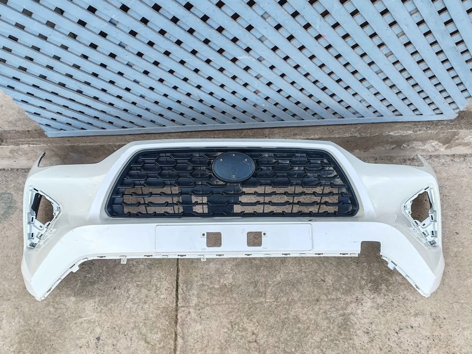 Parachoque delantero Toyota Yaris Cross 2024 - 2026