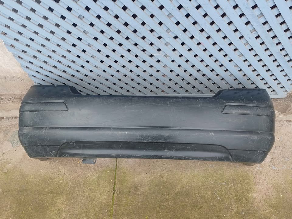 Parachoque trasero Nissan Tiida 2010 - 2015