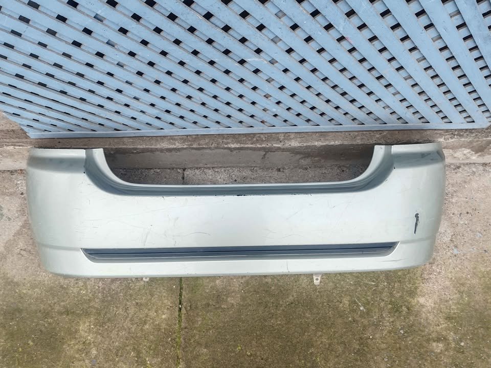 Parachoque trasero Toyota Corolla Sport 2005 - 2007 (II)