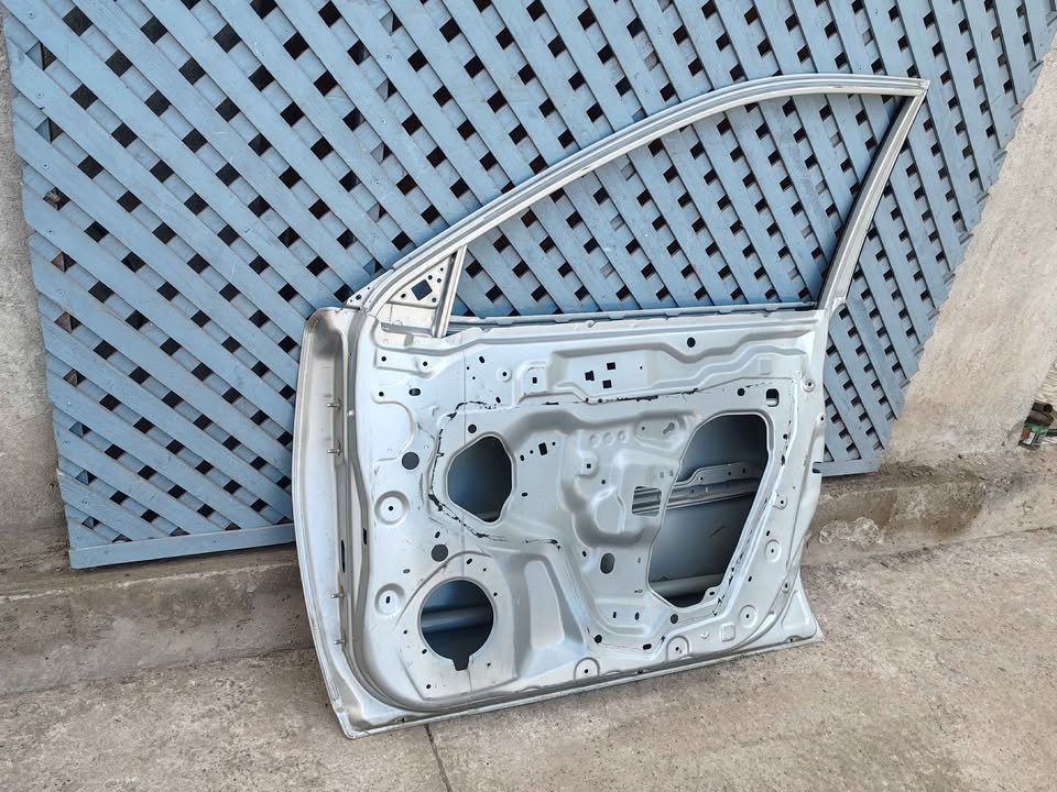Puerta delantera derecha Nissan Xtrail 2016 - 2023 - Imagen 10